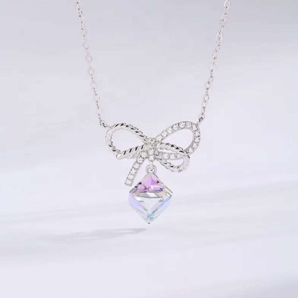 Kristal Taşlı Küp Fiyonk Kolye (Altın Kaplama) - N02313